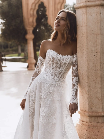 Enzoani Style #Vanessa #4 frontface vertical cropped thumbnail