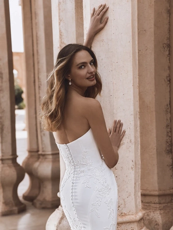 Enzoani Style #Veda #4 backface vertical cropped thumbnail