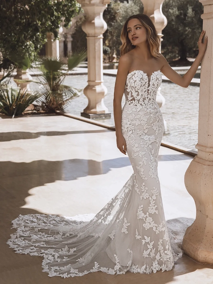 Enzoani Style #Vee-D #0 default frontface vertical picture