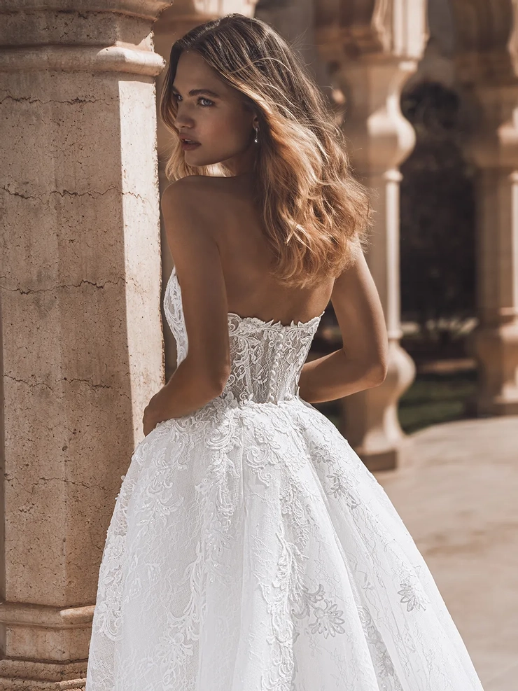 Enzoani Style #Venice #9 backface vertical cropped picture