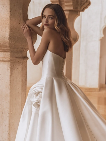 Enzoani Style #Vera #8 backface vertical cropped thumbnail