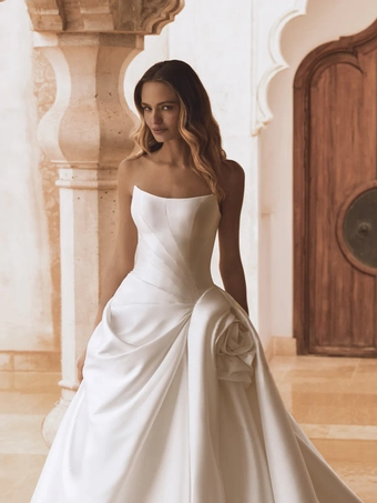 Enzoani Style #Vera #6 frontface vertical cropped thumbnail