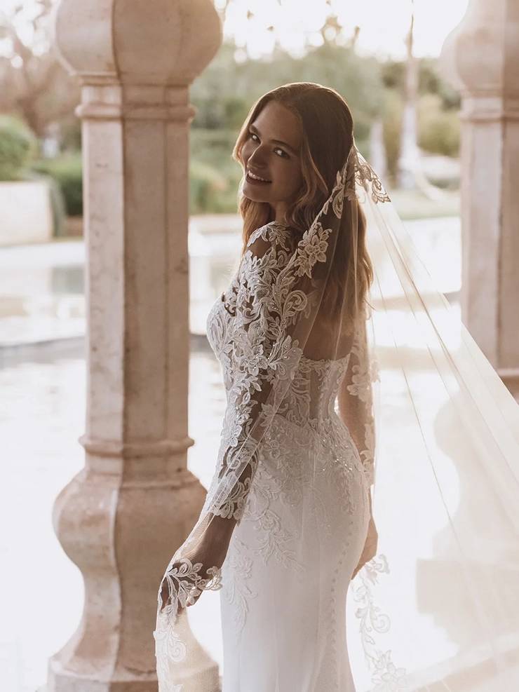 Enzoani Style #Vienna #12 backface vertical cropped picture