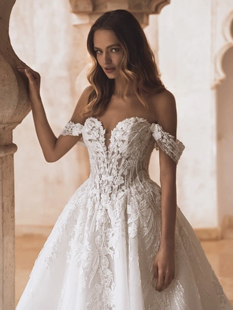 Enzoani Style #VISHA #2 frontface vertical cropped thumbnail