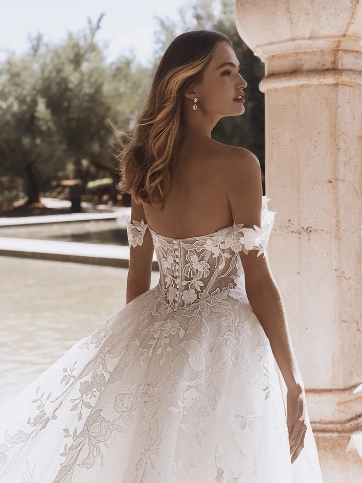 Enzoani Style #Vogue #7 backface vertical cropped picture