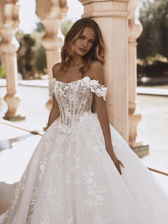 Enzoani Style #Vogue #4 frontface vertical cropped thumbnail