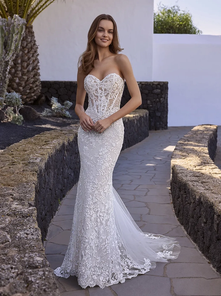 Love by Enzoani Style #Estrella #1 frontface vertical picture