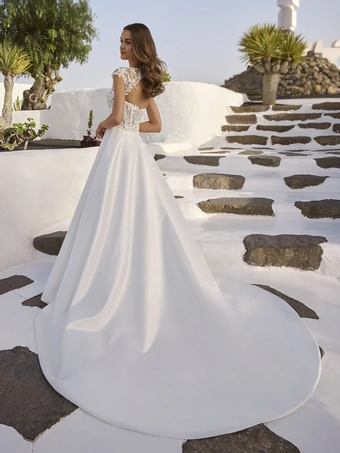 Enzoani Love  Everdeen #2 backface vertical thumbnail