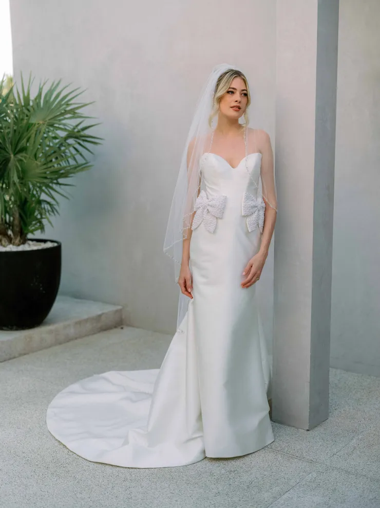 Locket Classic Style #15211 #1 frontface vertical picture