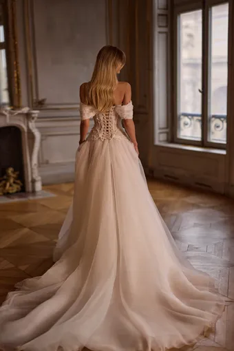 Luce Sposa #4 default backface vertical thumbnail