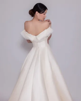 Gemy Maalouf Style #Tender Light #10 backface vertical cropped thumbnail