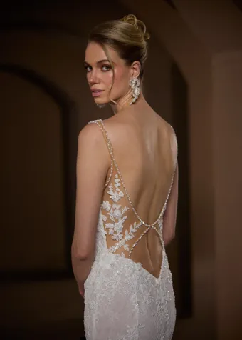 Madam Burcu 5478 #4 backface vertical cropped thumbnail