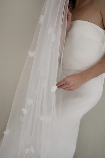 Heirloom Bridal Lumière #1 frontface vertical cropped thumbnail
