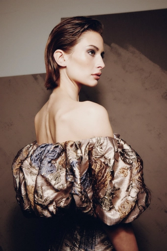 Audrey + Brooks Style #6935 #4 backface vertical cropped thumbnail