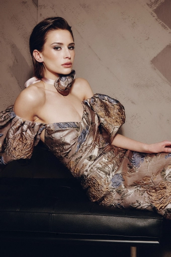 Audrey + Brooks Style #6935 #3 frontface vertical cropped thumbnail