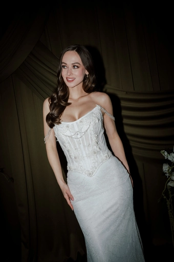 Elizabeth Lee Style #London #7 frontface vertical cropped thumbnail