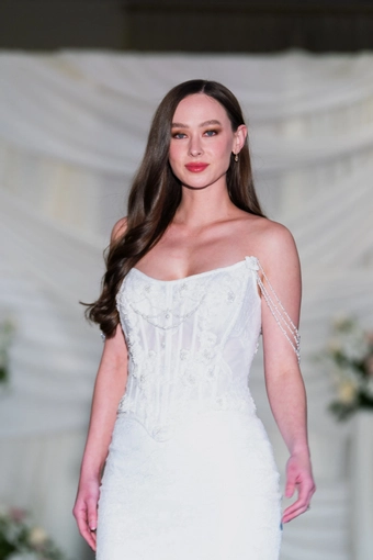 Elizabeth Lee Style #London #8 frontface vertical cropped thumbnail