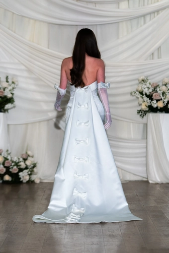 Elizabeth Lee #Reign #7 backface vertical thumbnail