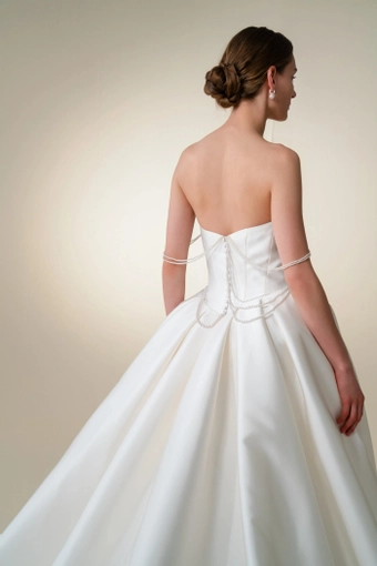 Teresa Atelier WP2435 #5 backface vertical cropped thumbnail
