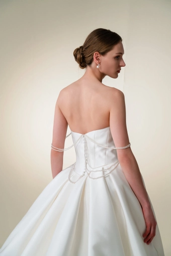 Teresa Atelier WP2435 #4 backface vertical cropped thumbnail
