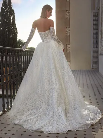 Pronovias Beatris #1 vertical thumbnail