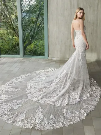 Pronovias Georgi #1 vertical thumbnail