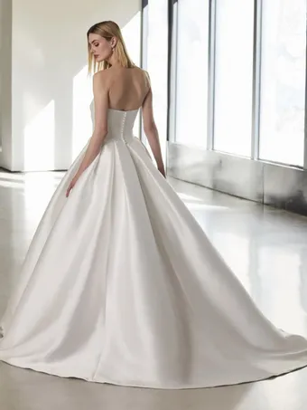 Pronovias Janette #3 vertical thumbnail