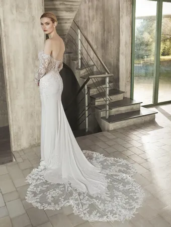 Pronovias Pyce #1 vertical thumbnail