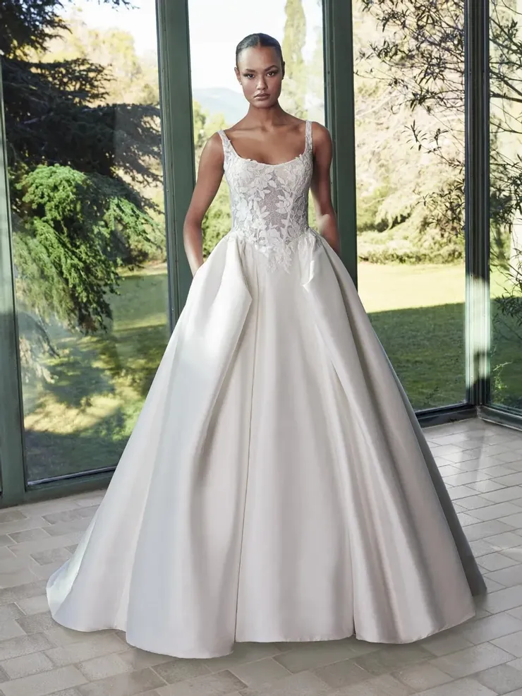 Pronovias Swan Image
