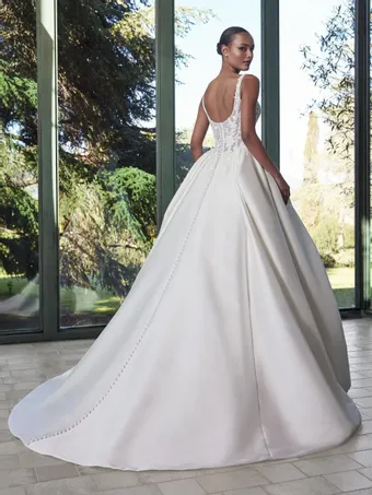 Pronovias Swan #1 vertical thumbnail