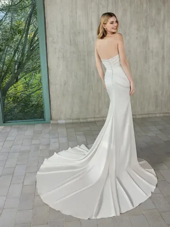 Pronovias Viviama #1 vertical thumbnail