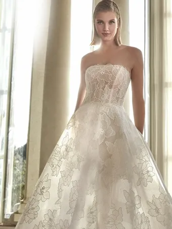 Pronovias Yonne #2 vertical thumbnail