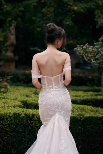 Wedding Societe #7 backface vertical cropped thumbnail