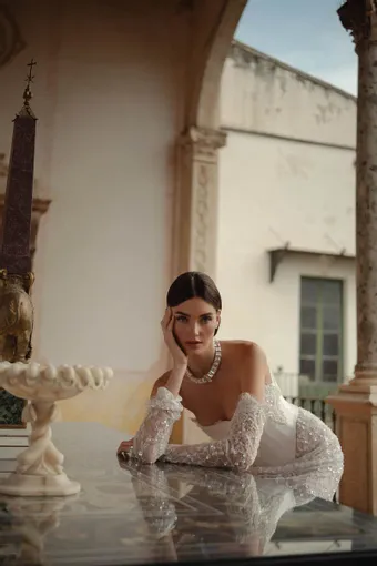 Berta Style #26-04 #3 frontface vertical cropped thumbnail