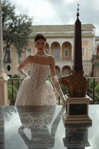 Berta Style #26-09 #2 frontface vertical cropped thumbnail