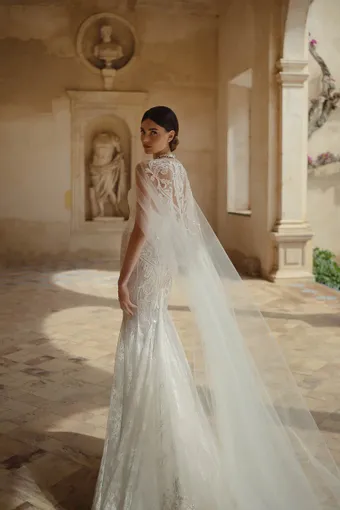 Berta Style #26-10 #4 backface vertical cropped thumbnail