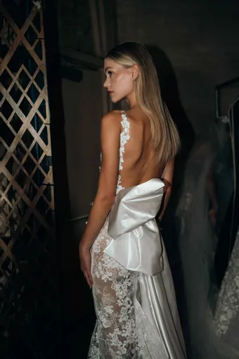 Berta - Privée Style #25-P102 #2 backface vertical cropped thumbnail