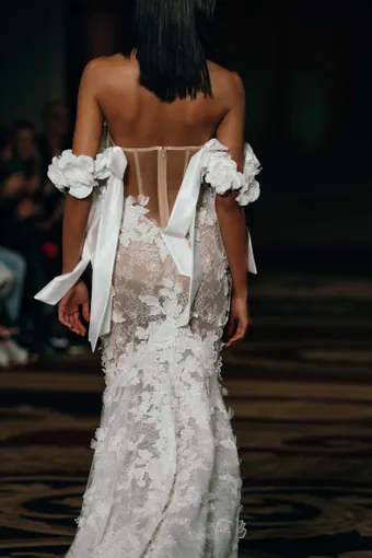 Berta - Privée Style #25-P110 #2 backface vertical cropped thumbnail