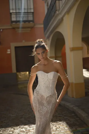 Berta - Privée Style #26-P01 #2 frontface vertical cropped thumbnail