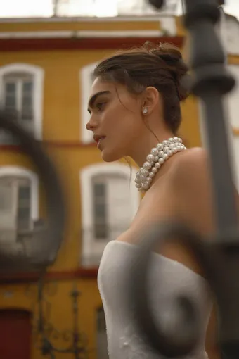 Berta - Privée Style #26-P03 #3 frontface vertical cropped thumbnail