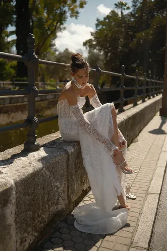 Berta - Privée Style #26-P04 #2 frontface vertical thumbnail