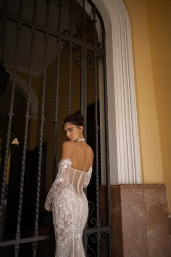 Berta - Privée Style #26-P05 #3 backface vertical cropped thumbnail