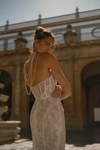 Berta - Privée Style #26-P10 #5 backface vertical cropped thumbnail