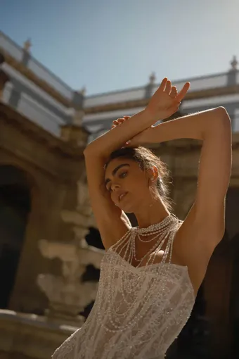 Berta - Privée Style #26-P10 #3 frontface vertical cropped thumbnail