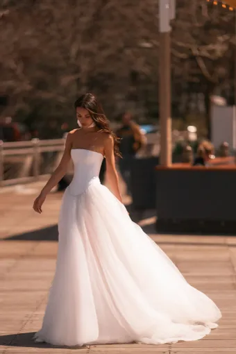 MUSE by Berta Style #25-40 #1 frontface vertical thumbnail
