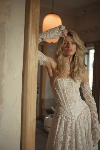 Berta - Muse Style #26-34 #5 frontface vertical cropped thumbnail