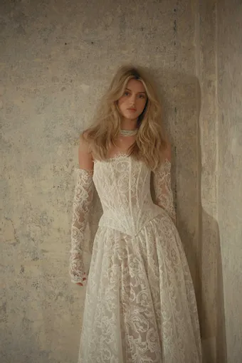 Berta - Muse Style #26-34 #4 frontface vertical cropped thumbnail