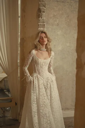 Berta - Muse Style #26-36 #4 frontface vertical cropped thumbnail