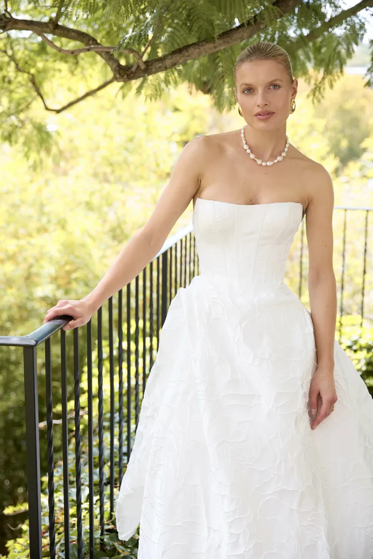 La Premiere Bella Default Thumbnail Image