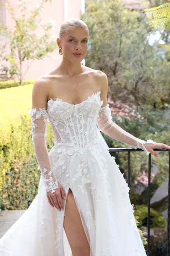 La Premiere Bethany #3 frontface vertical cropped thumbnail